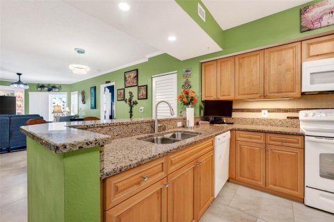 Condo in New Port Richey, Florida, 2 bedrooms № 2134703 - photo 9