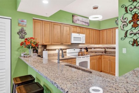 Condo in New Port Richey, Florida, 2 bedrooms № 2134703 - photo 7