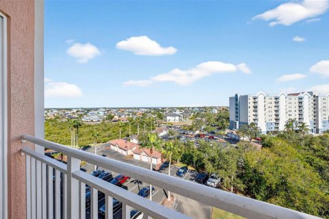 Condo in New Port Richey, Florida, 2 bedrooms № 2134703 - photo 3