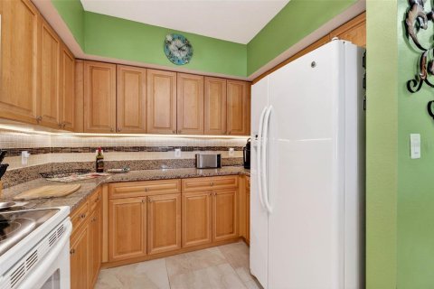 Condo in New Port Richey, Florida, 2 bedrooms № 2134703 - photo 13
