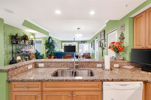 Condo in New Port Richey, Florida, 2 bedrooms № 2134703 - photo 4
