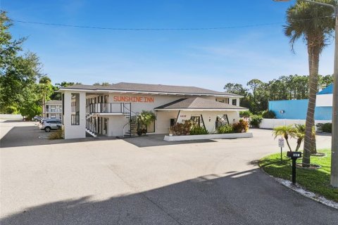 Hotel en Kissimmee, Florida 947.6 m2 № 2166398
