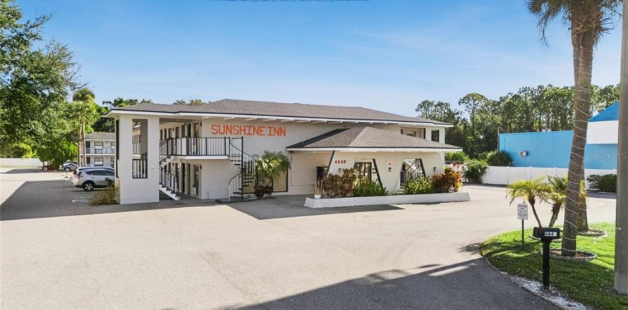 Hotel en Kissimmee, Florida 947.6 m2 № 2166398
