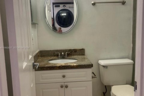 Купить кондоминиум в Хайалиа, Флорида 2 спальни, 71.53м2, № 2062491 - фото 8