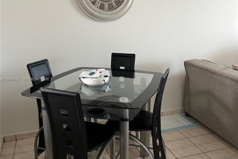 Купить кондоминиум в Хайалиа, Флорида 2 спальни, 71.53м2, № 2062491 - фото 3