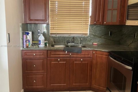 Купить кондоминиум в Хайалиа, Флорида 2 спальни, 71.53м2, № 2062491 - фото 5