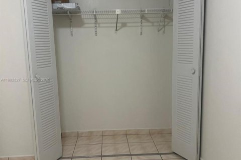 Купить кондоминиум в Хайалиа, Флорида 2 спальни, 71.53м2, № 2062491 - фото 6