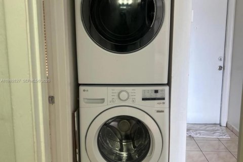 Купить кондоминиум в Хайалиа, Флорида 2 спальни, 71.53м2, № 2062491 - фото 10