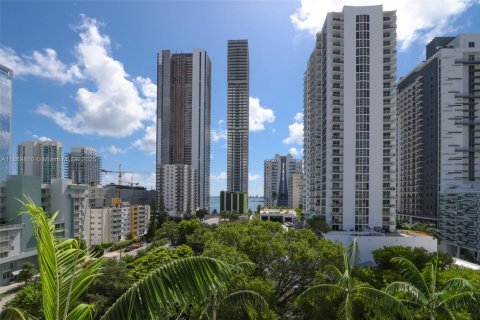 Condo in Miami, Florida, 2 bedrooms  № 1895318 - photo 15