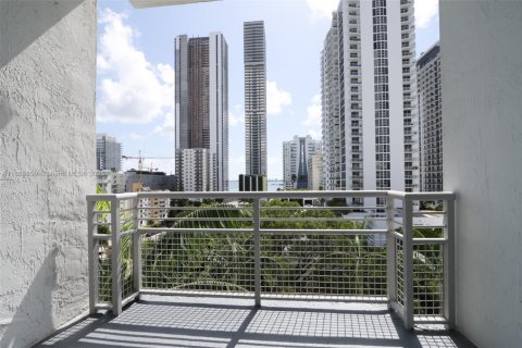 Condo in Miami, Florida, 2 bedrooms  № 1895318 - photo 14