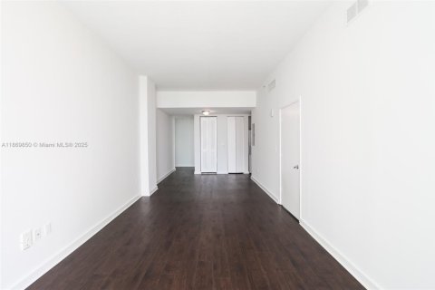 Condo in Miami, Florida, 2 bedrooms  № 1895318 - photo 18