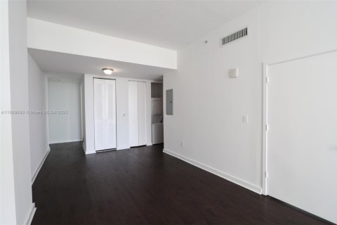 Condo in Miami, Florida, 2 bedrooms  № 1895318 - photo 19