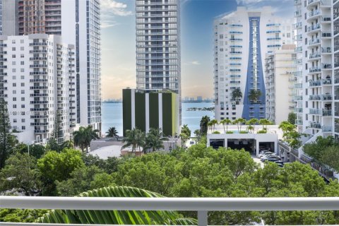 Condo in Miami, Florida, 2 bedrooms  № 1895318 - photo 11