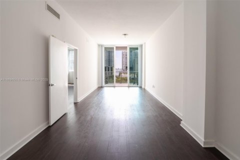 Condo in Miami, Florida, 2 bedrooms  № 1895318 - photo 17
