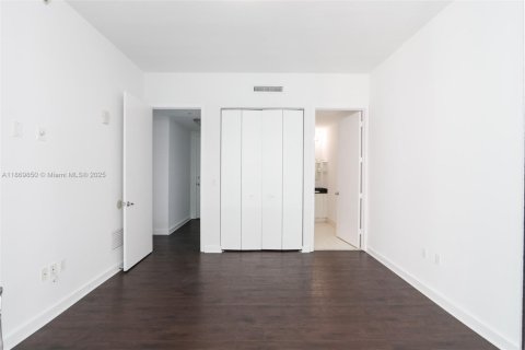Condo in Miami, Florida, 2 bedrooms  № 1895318 - photo 28