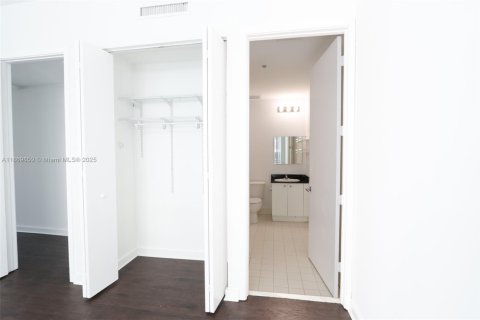Condo in Miami, Florida, 2 bedrooms  № 1895318 - photo 29