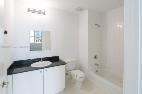 Condo in Miami, Florida, 2 bedrooms  № 1895318 - photo 26