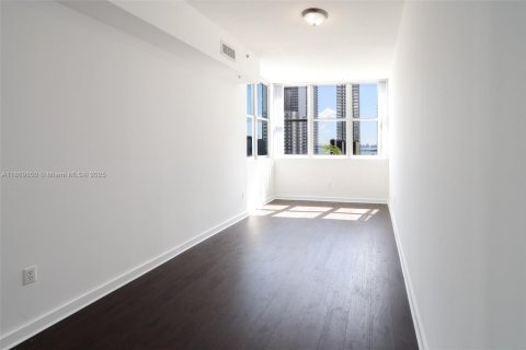 Condo in Miami, Florida, 2 bedrooms  № 1895318 - photo 23