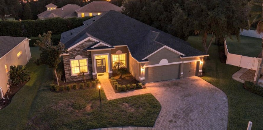 Casa en Plant City, Florida 4 dormitorios, 282.52 m2 № 2383743