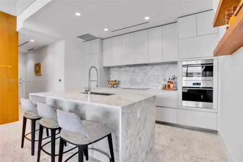 Condo in Miami Beach, Florida, 2 bedrooms  № 1920387 - photo 11