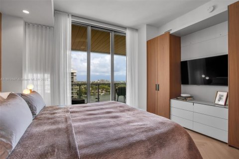 Condo in Miami Beach, Florida, 2 bedrooms  № 1920387 - photo 22