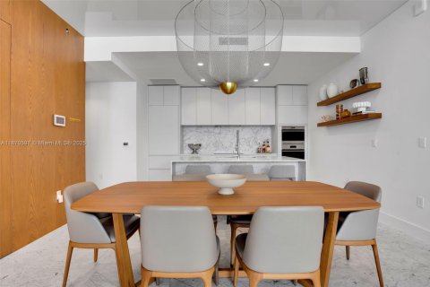 Condo in Miami Beach, Florida, 2 bedrooms  № 1920387 - photo 8