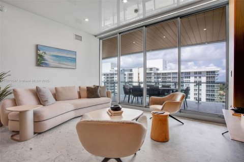 Condo in Miami Beach, Florida, 2 bedrooms  № 1920387 - photo 5