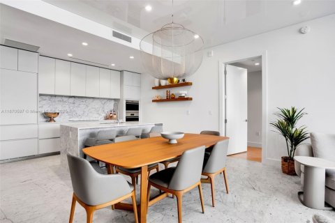 Condo in Miami Beach, Florida, 2 bedrooms  № 1920387 - photo 7