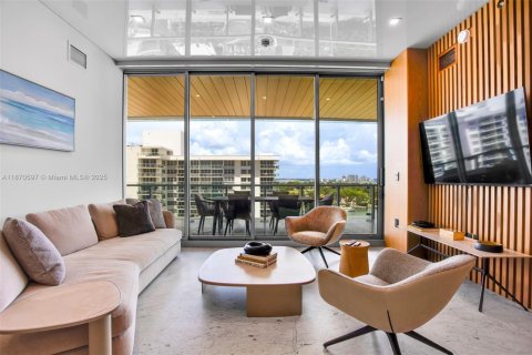 Condo in Miami Beach, Florida, 2 bedrooms  № 1920387 - photo 4