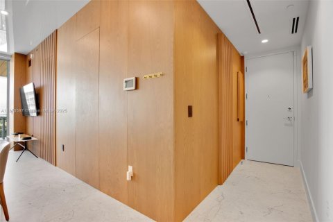 Condo in Miami Beach, Florida, 2 bedrooms  № 1920387 - photo 15