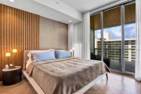 Condo in Miami Beach, Florida, 2 bedrooms  № 1920387 - photo 21