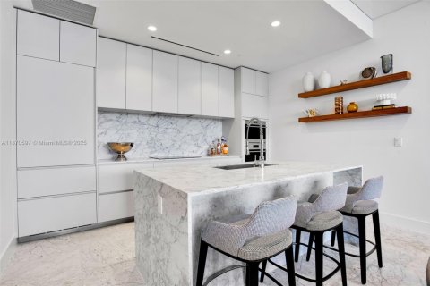 Condo in Miami Beach, Florida, 2 bedrooms  № 1920387 - photo 10