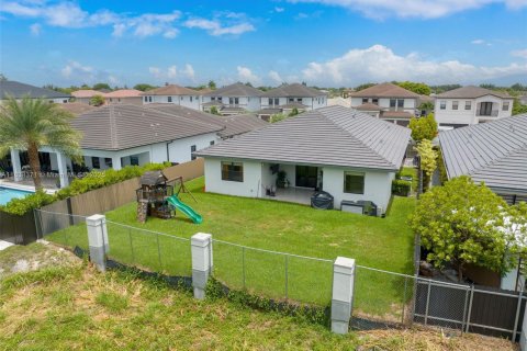 House in Miami, Florida 4 bedrooms, 255.48 sq.m. № 1823907 - photo 6