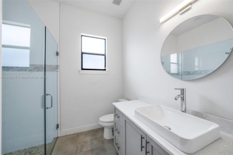 House in Miami, Florida 4 bedrooms, 255.48 sq.m. № 1823907 - photo 27