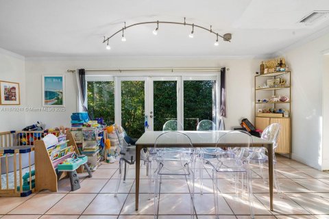 House in Bay Harbor Islands, Florida 3 bedrooms, 169.45 sq.m. № 2016537 - photo 13