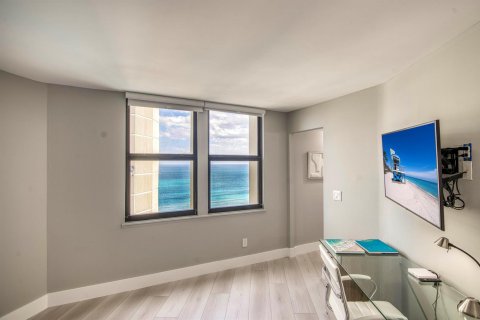 Condo in Riviera Beach, Florida, 2 bedrooms  № 2260943 - photo 17