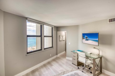 Condo in Riviera Beach, Florida, 2 bedrooms  № 2260943 - photo 16