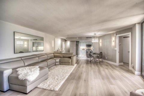 Condo in Riviera Beach, Florida, 2 bedrooms  № 2260943 - photo 6