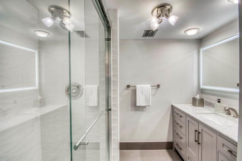 Condo in Riviera Beach, Florida, 2 bedrooms  № 2260943 - photo 19