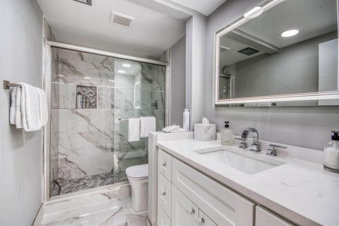 Condo in Riviera Beach, Florida, 2 bedrooms  № 2260943 - photo 15