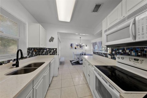 Купить виллу или дом в Делтона, Флорида 6 комнат, 78.41м2, № 1807332 - фото 10