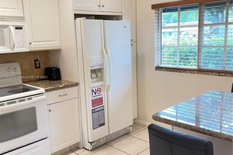 Condo in Deerfield Beach, Florida, 2 bedrooms  № 1937535 - photo 5