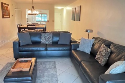 Condo in Deerfield Beach, Florida, 2 bedrooms  № 1937535 - photo 9