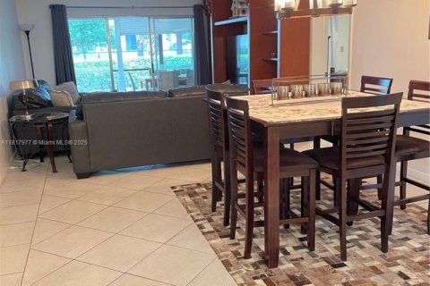 Condo in Deerfield Beach, Florida, 2 bedrooms  № 1937535 - photo 8