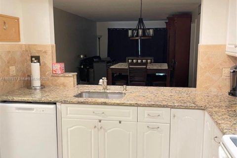 Condo in Deerfield Beach, Florida, 2 bedrooms  № 1937535 - photo 7