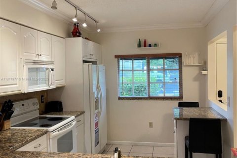 Condo in Deerfield Beach, Florida, 2 bedrooms  № 1937535 - photo 4