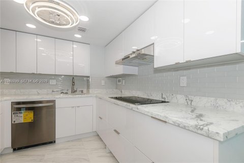 Купить кондоминиум в Халландейл-Бич, Флорида 2 спальни, 88.26м2, № 2002302 - фото 9