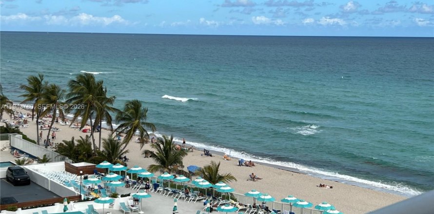 Кондоминиум с 2 спальнями в Халландейл-Бич, Флорида № 2002302