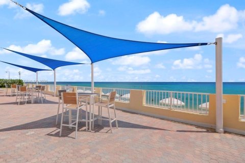 Купить кондоминиум в Халландейл-Бич, Флорида 2 спальни, 88.26м2, № 2002302 - фото 29