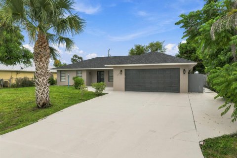 Villa ou maison à Port St. Lucie, Floride 4 chambres, 216.28 m2 № 2380113